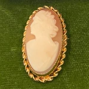 Vintage Signed Princess Pride Creations 12k Gold Filled Cameo Brooch